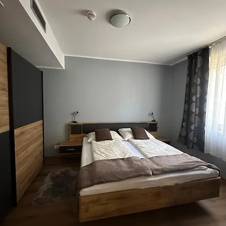 Adrian Aparthotel *